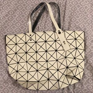 White tote
